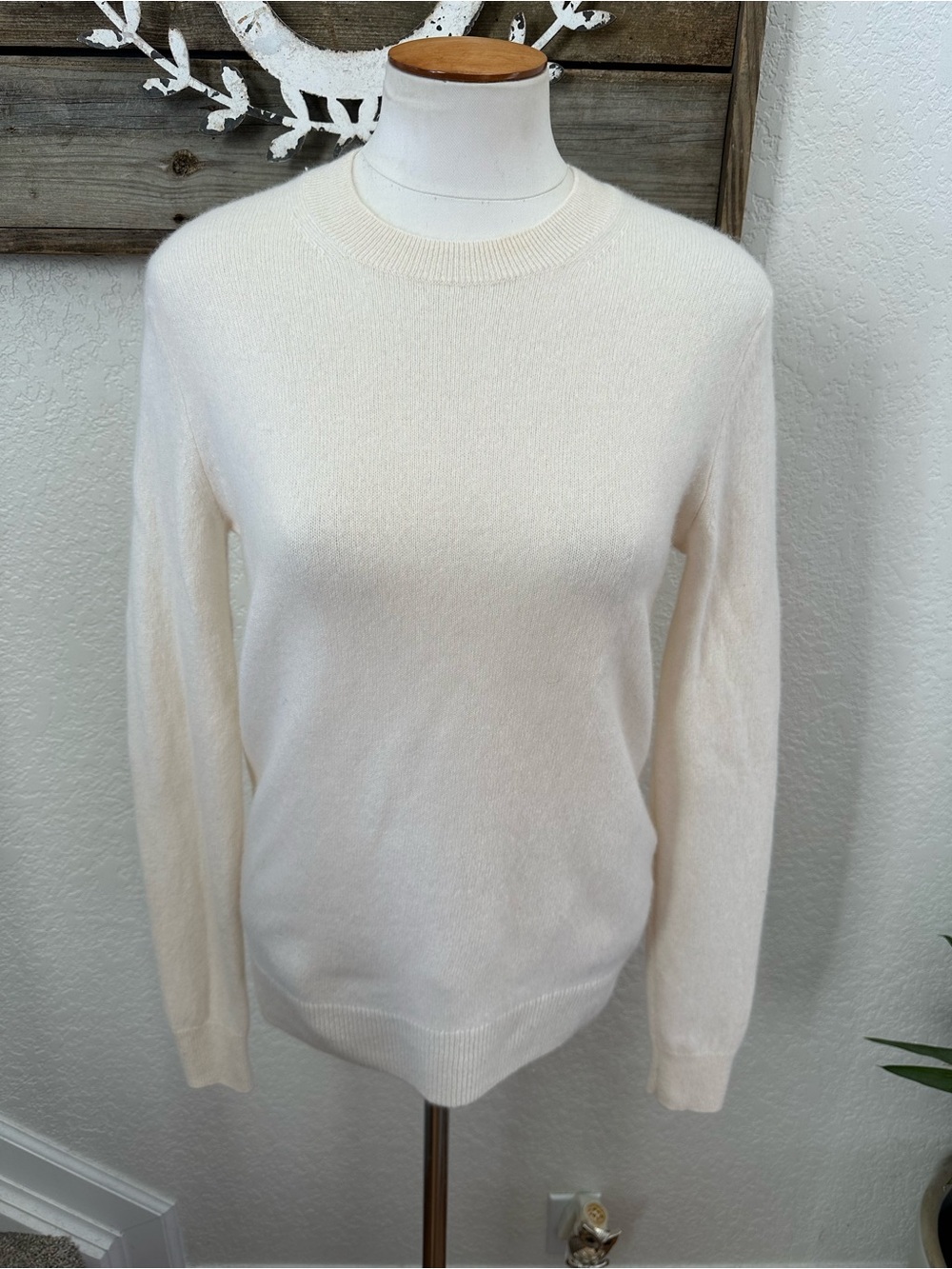 Banana Republic 100% cashmere Classic Crewneck Women's Sweater in Ivory S